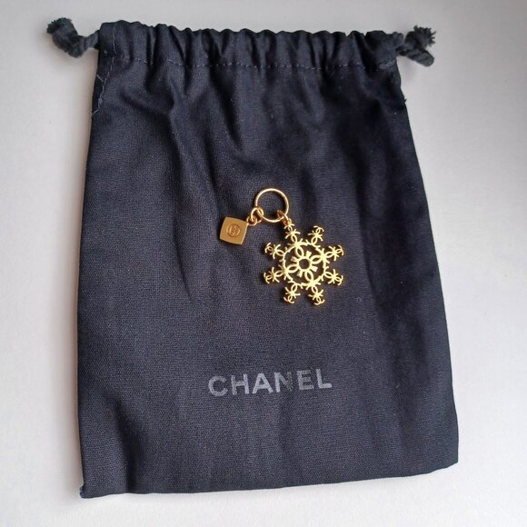 NEW - CHANEL Snowflake Charm with CC Logo charm - Picture 3 of 7